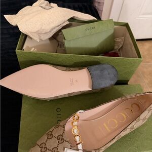 Gucci Women's Beige and Gold Heels
